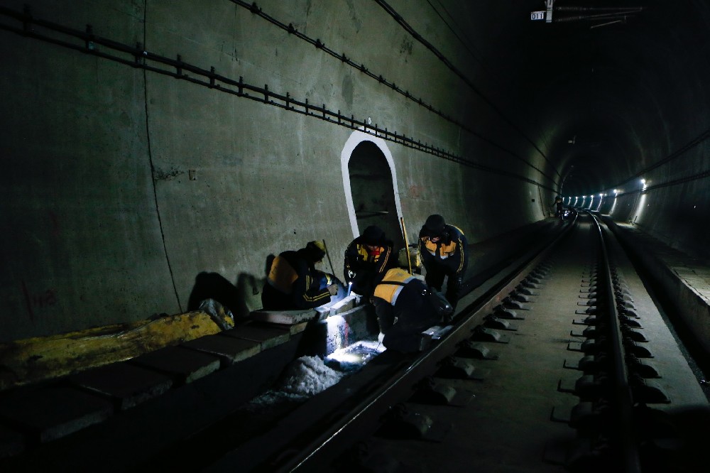 耀州铁路运营隧道病害现状